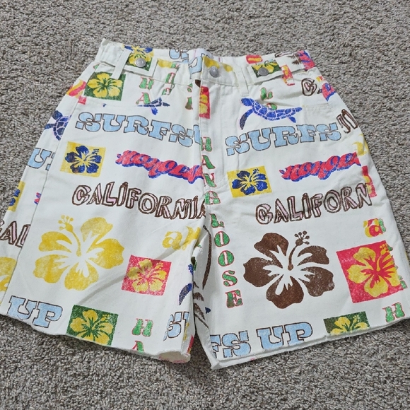 BDG Shorts with Tropical Print - Picture 1 of 3